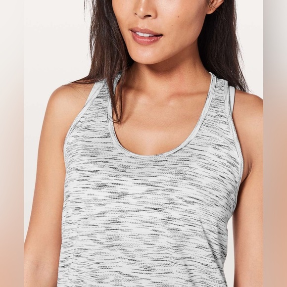 Lululemon Essential Tank in Tiger Space Dye Black White - Size 6 - Picture 5 of 9